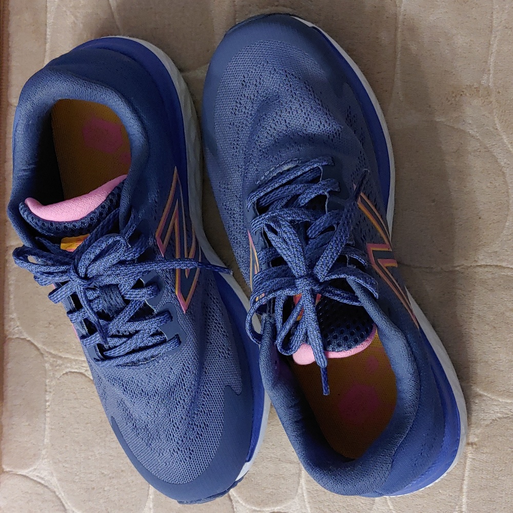 LADIES NEW BALANCE FRESH FOAM 680 SIZE 6 WIDE